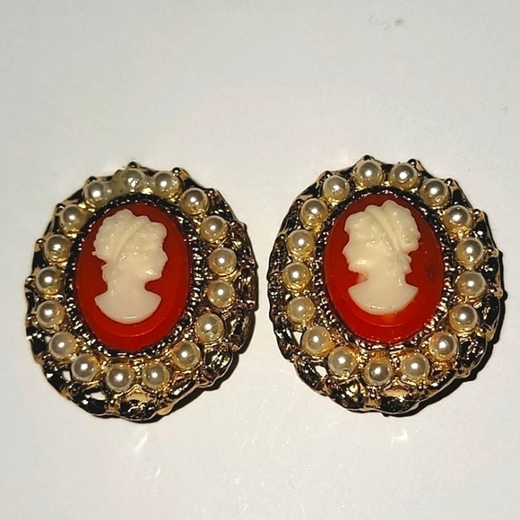 None Jewelry - Cameo clip on earrings Costume Jewelry No Pierce older style origin unknown